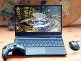 申科XMG Neo 15游戏笔记本电脑评测。带有液体冷却端口的Ryzen 6000