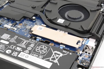 用于扩展的辅助 M.2 固态硬盘插槽