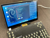 Pocket Z 采用Raspberry Pi Zero 2 W 和其他组件。(图片来源：Hackaday）