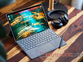 传言 Surface Pro 9 将在本季度晚些时候接受 "英特尔第 14 代 "更新，图为当前机型。(图片来源：Notebookcheck）
