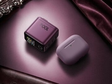 它的大小与 AirPods 充电盒差不多