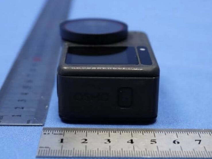 大疆 Osmo Action 6 原型机侧面。(图片来源：FCC）