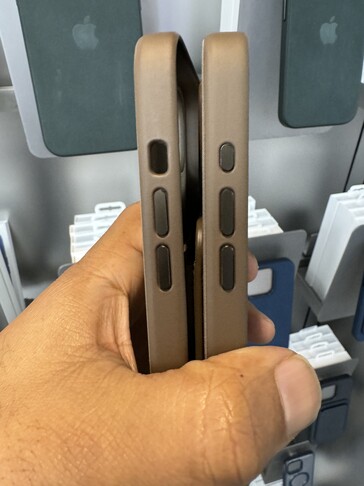 iPhone 15 Plus 官方保护壳，左（静音开关），iPhone 15 Pro Max 保护壳，右（动作按钮）。(来源：Notebookcheck）