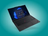 ThinkPad E14 第 8 代融合了经典的 ThinkPad 功能，包括 TrackPoint 和全尺寸方向键。