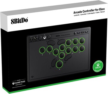 用于 Xbox 的 8BitDo Arcade 控制器拥有更大的电池容量和 RGB 灯光。(图片来源：8BitDo）