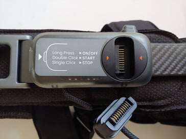 带电源按钮和连接器的后部控制器。(图片来源：Notebookcheck）