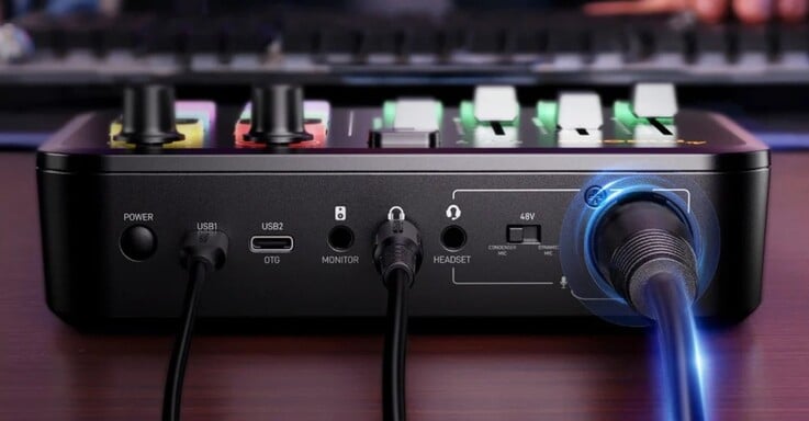 Maono G3 游戏音频混音器背面的输入和输出接口。