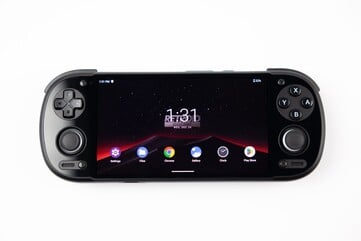 黑色 Retroid Pocket 6，顶部配有 D-Pad（图片来源：Retroid）