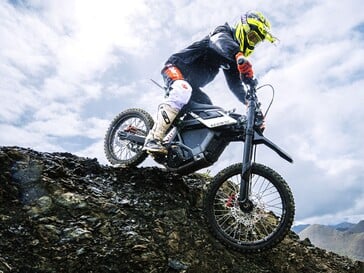 Segway Xaber 300 的动力可媲美 300cc 燃气摩托车(图片来源:Segway)