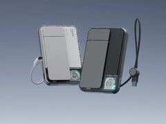 新款 Sharge Icemag 3 磁性移动电源让经典的索尼 Cybershot 相机重获新生。(图片来源:Sharge)