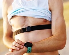 最新款 Suunto HR 胸带旨在追踪更多的跑步指标。