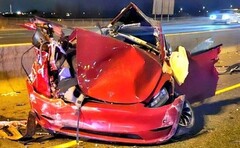 特斯拉 Model 3 在这起双重碰撞事故中完全损毁。(图片来源：@OPP_HSD）