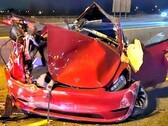 特斯拉 Model 3 在这起双重碰撞事故中完全损毁。(图片来源:@OPP_HSD)