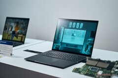 华硕现已将 ExpertBook B3 系列升级到英特尔流星湖处理器。(图片来源：Notebookcheck）