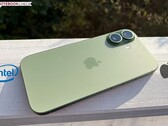 未来的 iPhone 机型可能采用英特尔制造的芯片（图：iPhone 17；图片来源：Notebookcheck，经编辑）