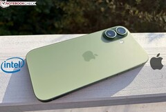 未来的 iPhone 机型可能采用英特尔制造的芯片(图:iPhone 17;图片来源:Notebookcheck,经编辑)