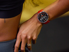 Amazfit 的 Active 2 智能手表（如图）正在接受新的更新。(图片来源：Amazfit）