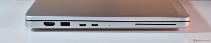 左侧HDMI、USB-A 3.2 Gen 1、2x 雷电 4、智能卡读卡器