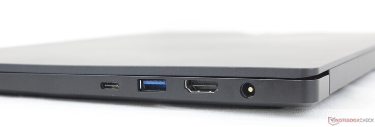 右边。USB-C + Thunderbolt 4 + Power Delivery + DisplayPort, USB-A 3.0 Gen. 1, HDMI 2.0b, AC适配器