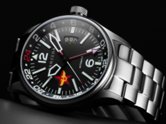 Panzera Flieger 45G 飞行员腕表（如图）搭载精工 NH34A GMT 自动机芯，动力储备长达 41 小时。(图片来源：Panzera）