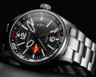Panzera Flieger 45G 飞行员腕表（如图）搭载精工 NH34A GMT 自动机芯，动力储备长达 41 小时。(图片来源：Panzera）