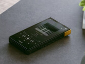 Walkman NW-ZX707运行Android 12，有一个5英寸显示屏。(图片来源：索尼)