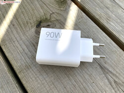 可选的 90 瓦电源装置。