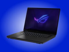 ROG Zephyrus Duo (2026) GX651 在“标准”状态下,外观与其他 16 英寸游戏本非常相似。