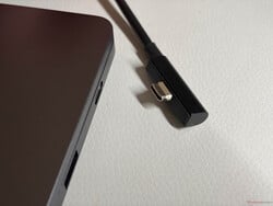 磁吸式 USB-C 充电器