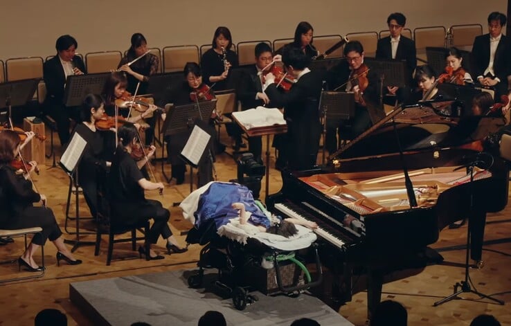 雅马哈庆祝贝多芬《第九交响曲》问世 200 周年，同时展示残疾钢琴家的人工智能辅助钢琴演奏。(来源：雅马哈）