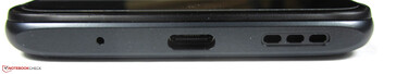 底部。麦克风、USB-C 2.0、扬声器