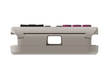 手机仍可通过底部的一个开口充电（图片来源：GameSir）