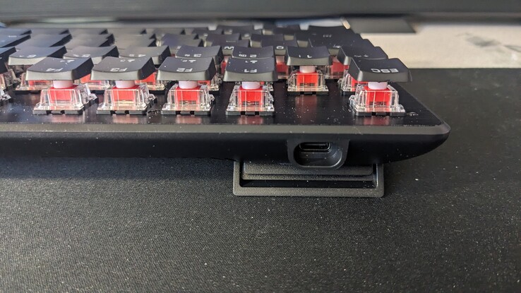 Turtle Beach Vulcan II TKL 键盘 USB-C 端口