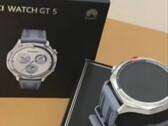 Watch GT 5 已在中国开箱。(图片来源：Bilibili）