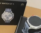 Watch GT 5 已在中国开箱。(图片来源：Bilibili）