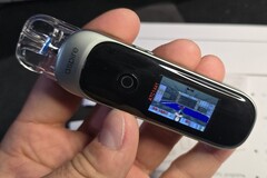在 Vape 的微型显示屏上运行 DOOM（图片来源：atc1441 on GitHub）