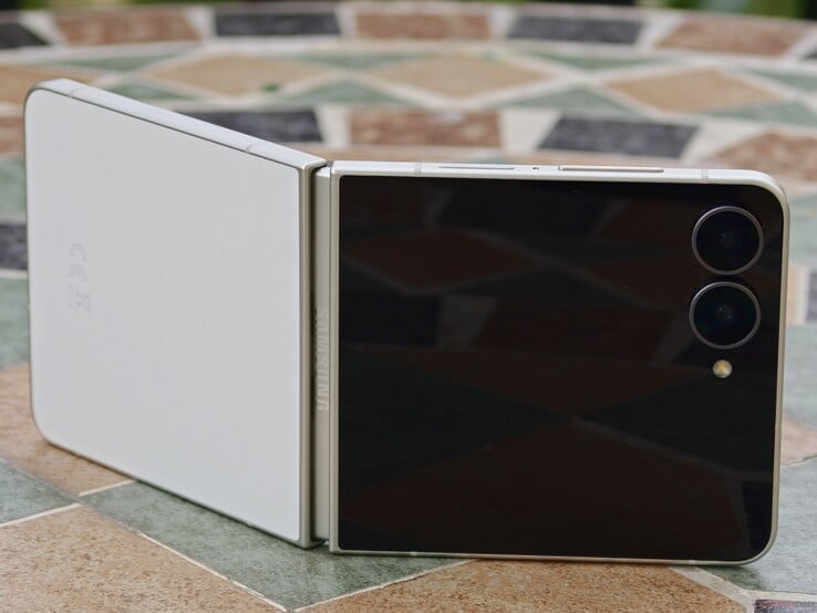 三星 Galaxy Z Flip 8 智能手机评测