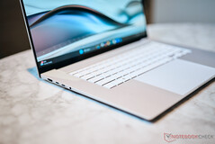 华硕 ZenBook S16 I/O（图片来自 Notebookcheck）