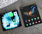 与最近发布的Galaxy Z Fold 相比，所谓的 iPhone Fold 预计在尺寸上更像 Oppo Find N2（左图）。(图片来源：Digital Trends）