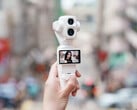 珍珠白配色的 DJI Osmo Pocket 4P。
