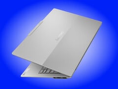 ThinkBook 14x 的官方重量为 990 克(含 54.7 瓦时电池),比大多数笔记本电脑都要轻。
