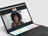 迄今为止，大多数采用可折叠面板的大幅面设备都是运行 Windows 系统的，图为惠普 Spectre Fold。(图片来源：惠普）