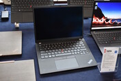 联想ThinkPad X13 G4深黑色。OLED显示屏