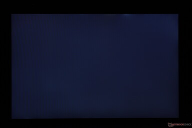 顶部边缘略微不均匀的背光渗色