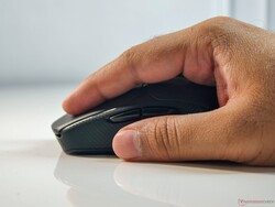 HyperX Pulsefire Fuse 无线版适合手掌和手爪握持方式