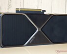 移动 RTX 5090 的 24GB VRAM 可能会帮助它在更高分辨率和图形设置下超越桌面 RTX 5070（图片来源：Notebookcheck）