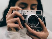 富士 X100VI 在 eBay 上的售价比标价高出 1000 多美元。(图片来源：Fujifilm）