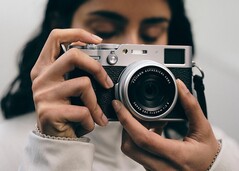 富士 X100VI 在 eBay 上的售价比标价高出 1000 多美元。(图片来源:Fujifilm)