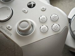 机甲白外观的 GameSir G7 Pro。(图片来源：Paraph）