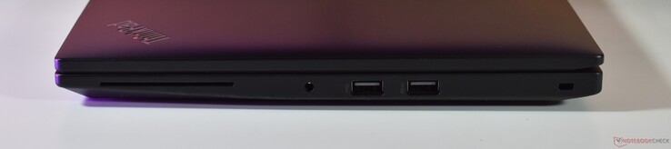 右侧智能卡读卡器、3.5 毫米音频、USB-A 2.0、USB-A 3.2 Gen 1、肯辛顿锁插槽